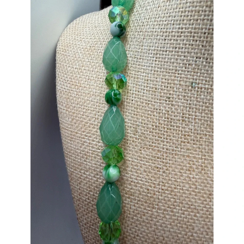 Vintage Green Beaded Necklace Faceted Glass Marbled Statement Strand 24 Inch‎